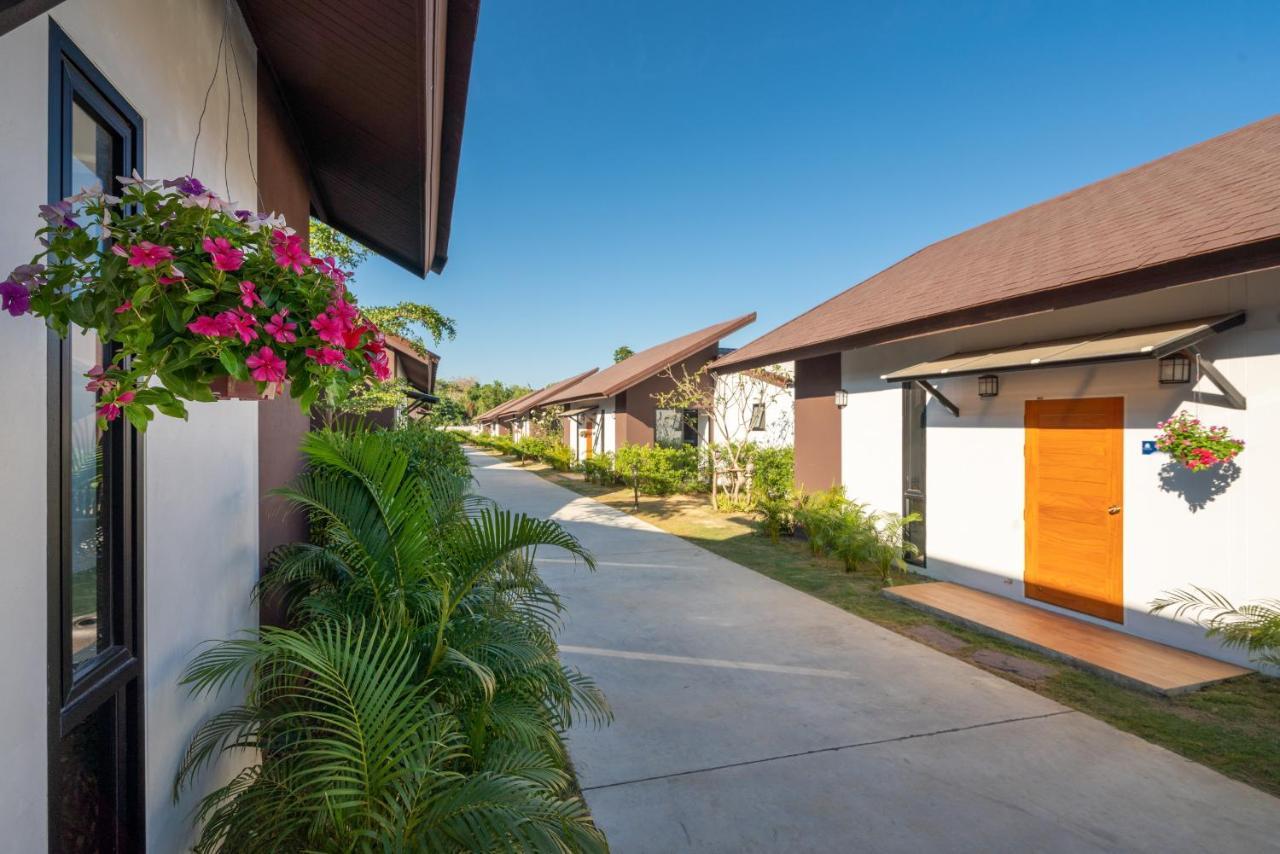 Thames Tara Private Pool Villa Rawai Phuket - Sha Extra Plus Exterior photo